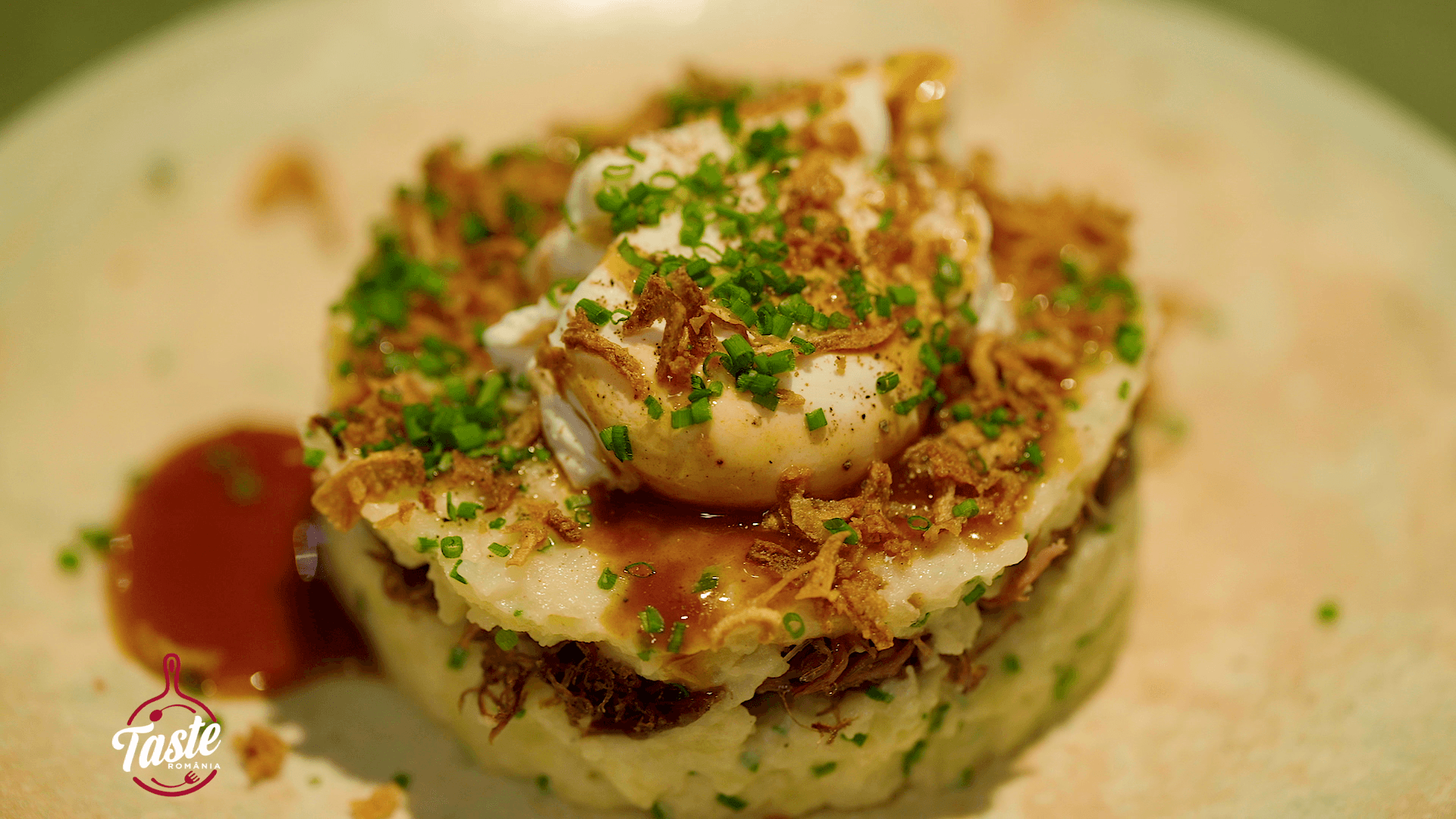 Cuib de rață cu ou poșat